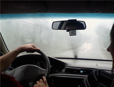 Rain_on_windscreen.jpg